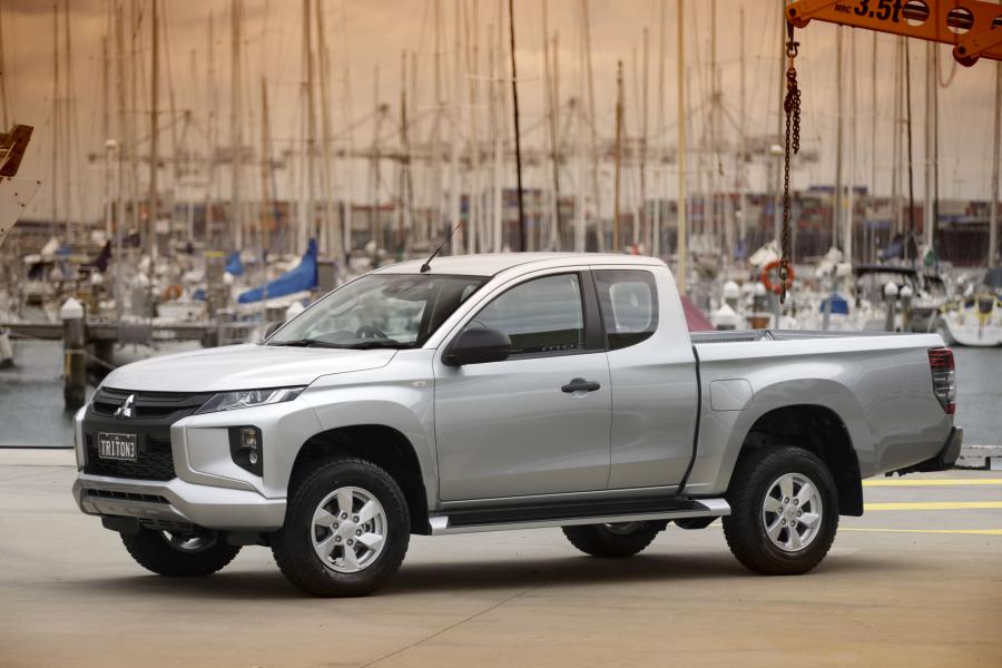  Mitsubishi Triton Club Cab 2019 года  (AU) (фото 8 из 10)